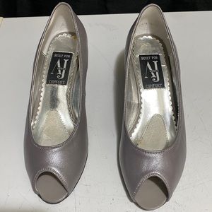 AJ Valenci gray women’s wedge heels shoes size 8M